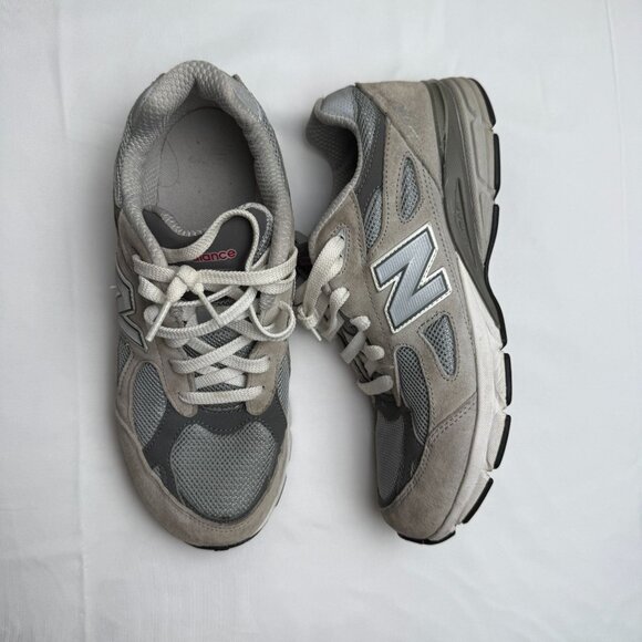 New Balance 990v5 Unisex Shoes Size 7 Gray Suede Mesh Upper Comfortable Sneakers - Picture 1 of 9
